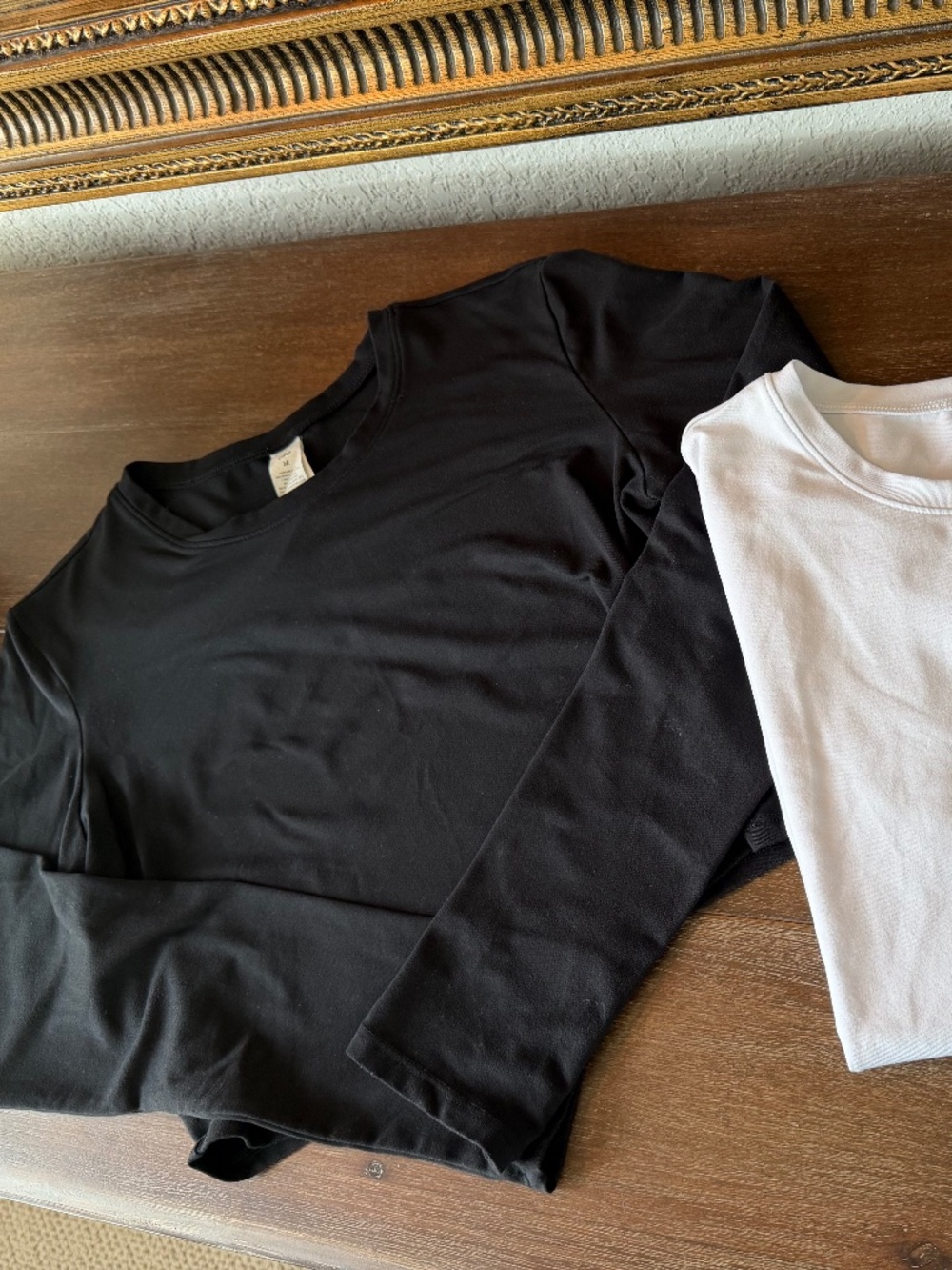ALO Lot of 2 Black White T-Shirts Cropped Full Length Luxury Athleisure Medium